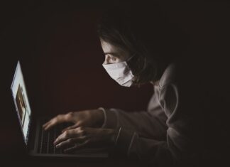 Jaka odległość otworu wentylacyjnego od sufitu?