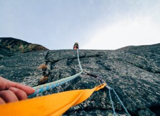 Jak wymienić karabińczyk w smyczy?