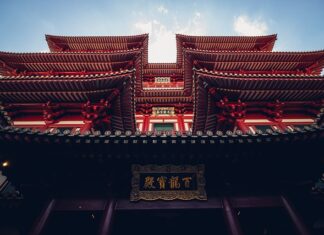 Czy okap kuchenny musi być podłączony do komina?